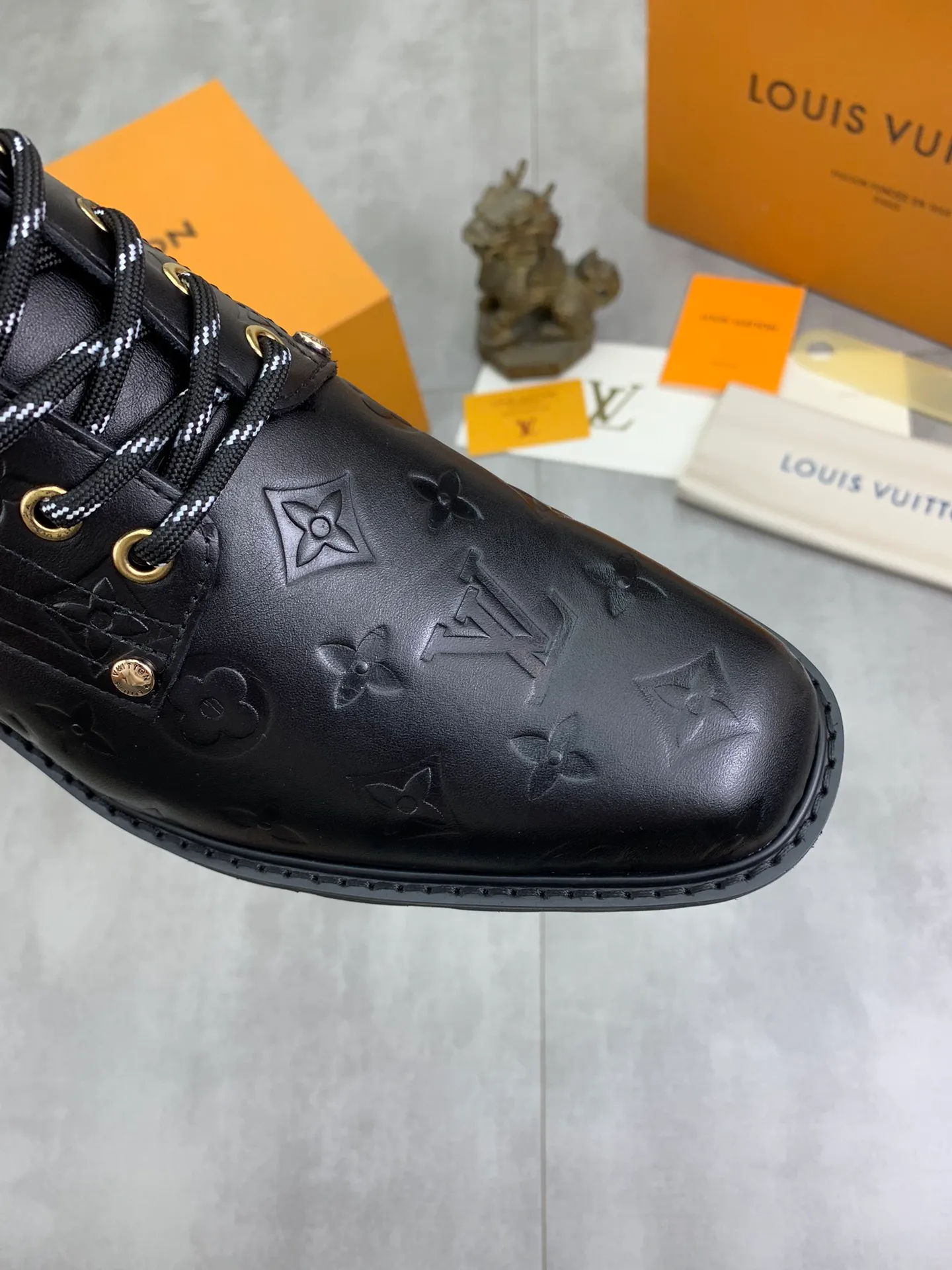 Men's shoes 💰P600💰【New】🆘Water-dyed cow lining LV Louis Vuitton business high-top leather shoes, made of original imported Italian 🇮🇹 selected calfskin, full cowhide lining, carefully handmade by professional shoemakers, the original version is specially designed for wear-resistant outsole. Standard code: 38-44 3⃣️color🉑️select